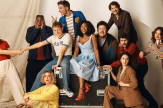 ‘saturday-night-live-uk’-review:-tina-fey-helps-give-sky-one’s-‘snl’-a-promising-start