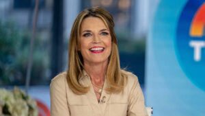 savannah-guthrie-returns-to-the-“today”-show-for-an-interview-with-hoda-kotb