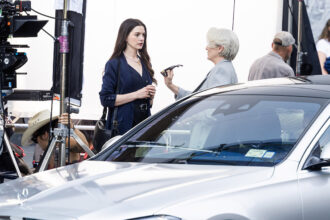 anne-hathaway-and-meryl-streep-on-the-craziness-of-filming-the-devil-wears-prada-2:-‘we-needed-police-barricades-and-crowd-control’