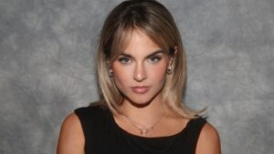 joanna-“jojo”-levesque-takes-over-the-role-of-lea-michele-in-“chess”-on-broadway