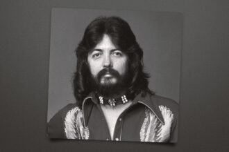 dash-crofts,-seals-&-crofts-singer-who-participated-in-the-song-“summer-breeze”,-dies-at-the-age-of-87