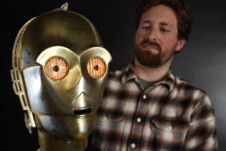 c-3po-head-from-‘star-wars:-the-empire-strikes-back’-fetches-$1-million-at-propstore-auction