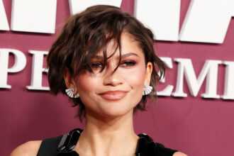 zendaya-appears-in-a-“borrowed”-armani-prive-gown-that-cate-blanchett-has-previously-worn-twice