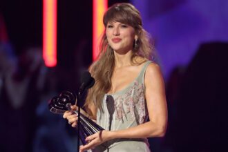 iheartradio-music-awards:-taylor-swift-dominates-winners-list-over-alex-warren