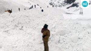 avalanche-live-updates-in-ladakh:-5-dead,-7-injured-in-huge-avalanche-near-zhuji-la;-the-srinagar-leh-highway-was-closed