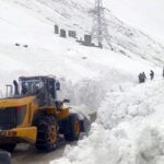 5-bodies-found-after-huge-avalanche-in-zhuji-la-in-ladakh;-the-srinagar-leh-highway-was-closed