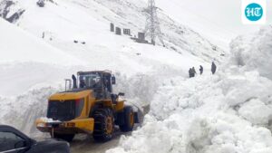 5-bodies-found-after-huge-avalanche-in-zhuji-la-in-ladakh;-the-srinagar-leh-highway-was-closed
