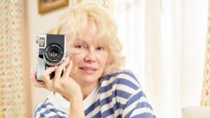 pamela-anderson’s-new-campaign-bans-ai-models