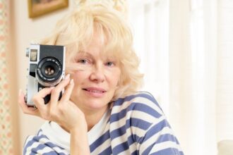 pamela-anderson’s-new-campaign-bans-ai-models