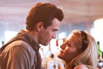 how-‘love-story:-john-f-kennedy-jr.-&-carolyn-bessette’-built-its-viral,-’90s-driven-soundtrack