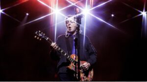 paul-mccartney-stars-in-rare-underplay-at-the-fonda-theatre