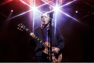 paul-mccartney-stars-in-rare-underplay-at-the-fonda-theatre