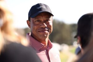 tiger-woods-arrested-for-dui-after-car-accident;-golf-fans-are-confused-by-trump