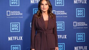 mariska-hargitay-makes-her-broadway-debut-in-‘everything’s-wonderful’