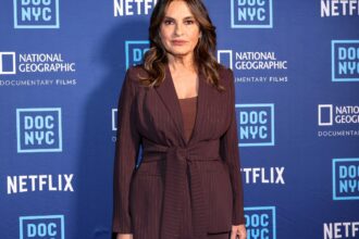 mariska-hargitay-makes-her-broadway-debut-in-‘everything’s-wonderful’