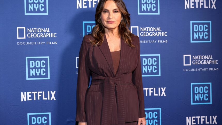 mariska-hargitay-makes-her-broadway-debut-in-‘everything’s-wonderful’