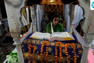 nearly-3,000-indian-sikhs-visit-pakistan-to-attend-baisakhi-celebrations