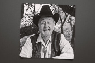 robert-hinkle,-who-taught-rock-hudson-and-paul-newman-to-talk-like-a-texan,-dies-at-95