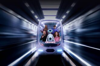 the-“black-mirror-experience”-and-an-“immersive”-mix-of-“physical-space-and-virtual-reality”-premiere-in-montreal