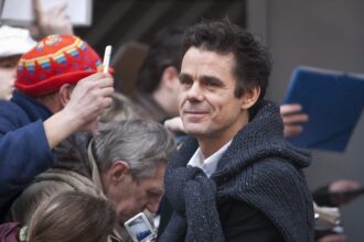 in-the-light,-tom-tykwer-shows-that-the-fast,-fate-driven-force-seen-in-run-lola-run-continues-to-shape-his-filmmaking.