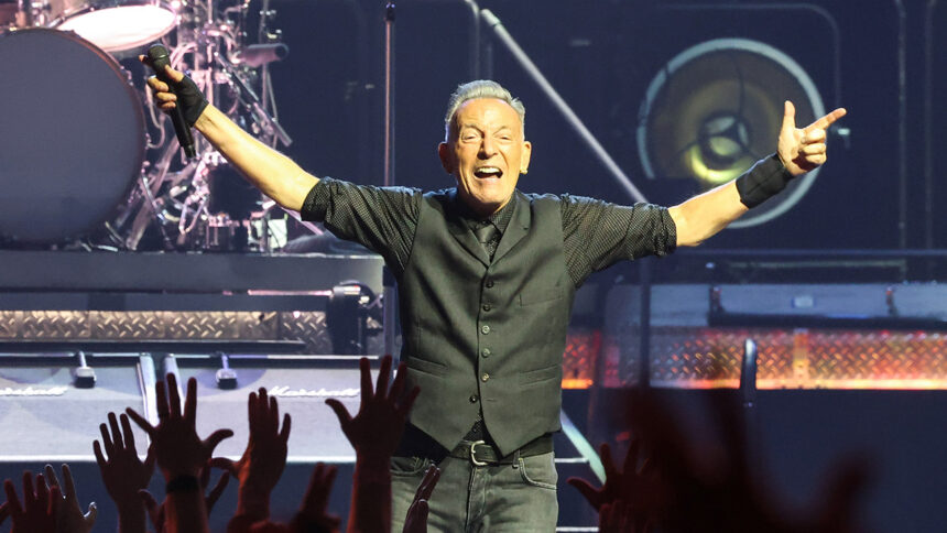bruce-springsteen-rallies-hard-against-trump-on-new-tour-and-leads-‘ice-out-now’-chant