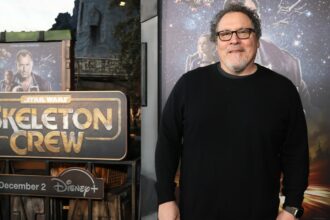 jon-favreau-will-sit-down-for-a-cinemacon-chat-ahead-of-the-launch-of-‘star-wars:-the-mandalorian-and-grogu’