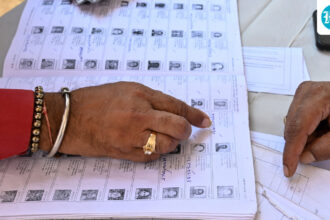 the-ec-transferred-483-officials-in-bengal-compared-to-23-in-other-states