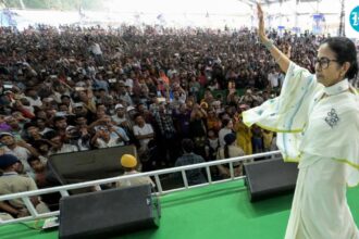 mamata-banerjee-blames-amit-shah-for-holding-malda-hostage.-he-seeks-his-resignation