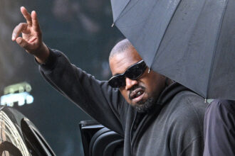 kanye-west-was-welcomed-back-to-los-angeles-during-his-blockbuster-comeback-show,-with-no-apologies