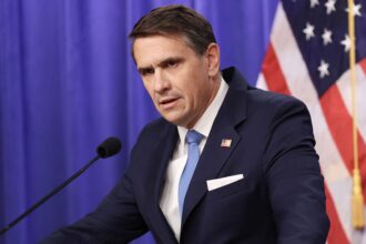 who-is-todd-blanche?-all-about-the-acting-attorney-general-after-pam-bondi’s-firing