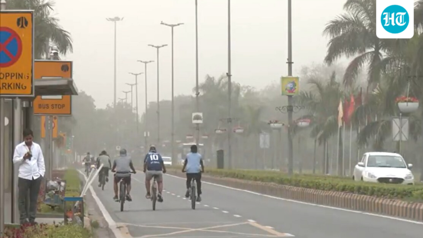 low-visibility,-dust-and-overcast-skies-dominate-delhi.-rain-is-likely-until-tomorrow