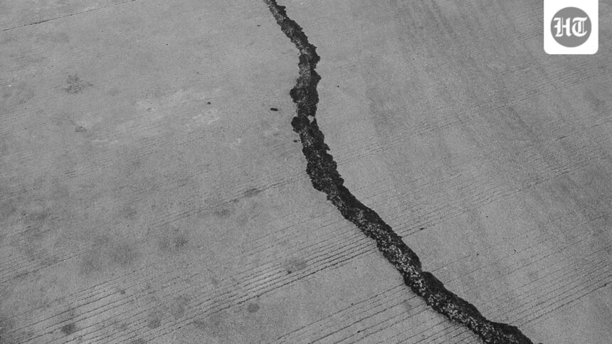 residents-of-delhi-and-parts-of-northern-india-felt-the-tremors-after-the-earthquake-struck-afghanistan