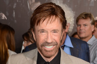 chuck-norris’-family-speaks-out-against-“false-and-misleading-information”-about-his-death