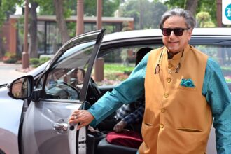 shashi-tharoor’s-armed-driver-was-allegedly-attacked-in-wandoor,-kerala
