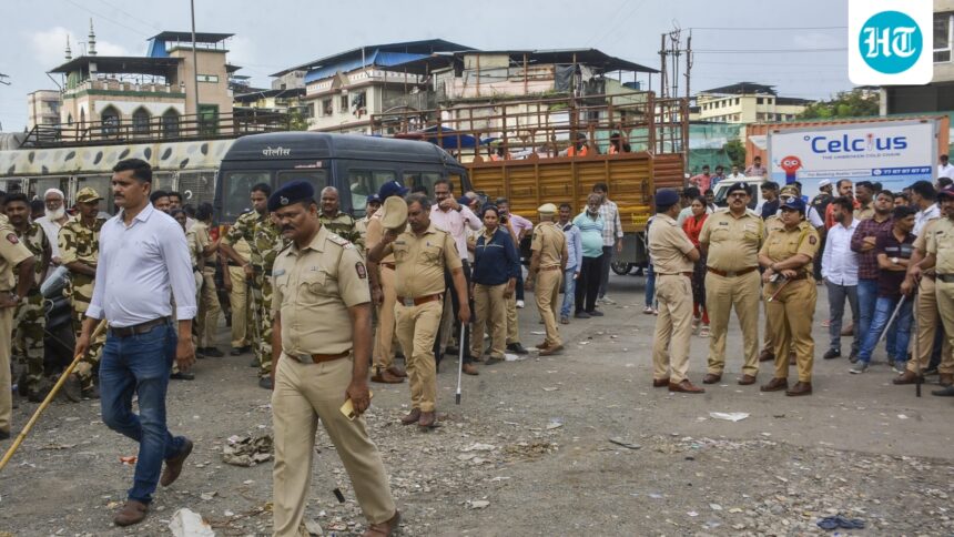 side-of-the-road-unnoticed-as-car-crashes-into-it-killing-9-family-members-videos-show-aftermath-of-nashik-freak-accident | GIBN side-of-the-road-unnoticed,-as-car-crashes-into-it,-killing-9-family-members:-videos-show-aftermath-of-nashik-freak-accident