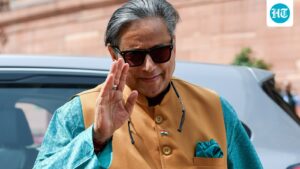 gujarat-man-refers-to-shashi-tharoor’s-9-year-old-bill-of-woe-as-he-targets-‘signed-and-sealed-culture’