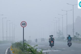 in-a-rare-occurrence-in-april,-shallow-fog-covers-parts-of-delhi-ncr;-experts-explain-why