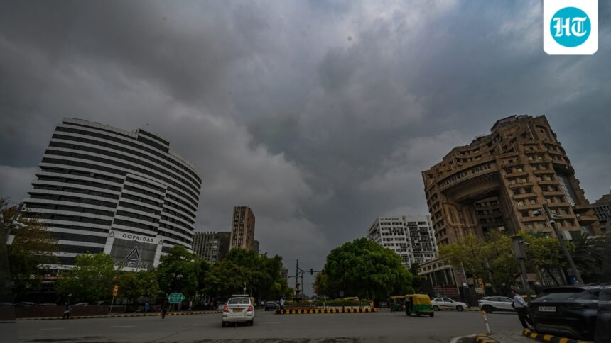 delhi-wakes-up-to-overcast-skies.-rain-is-likely-in-the-coming-days-as-western-disturbances-affect-northwest-india