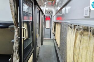 new-interiors,-color-themes,-pvc-flooring:-ashwini-vaishnao-inspects-the-upgraded-coaches-of-amrit-bharat-trains