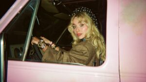 sabrina-carpenter-brings-margaret-qualley-and-madeline-klein-to-her-“house-tour”-music-video.