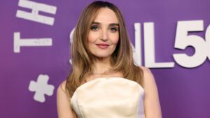 chloe-fineman-goes-viral-for-vanity-fair-clip-about-6-year-old-wearing-pants-as-summer-camp-staff