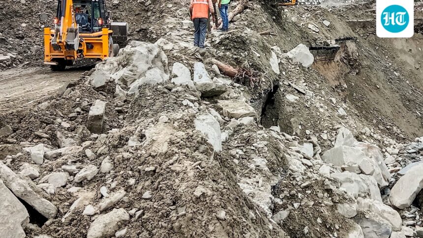 traffic-has-been-restored-on-the-jk-expressway-which-was-closed-for-a-day-due-to-landslides-in-ramban | GIBN traffic-has-been-restored-on-the-jk-expressway-which-was-closed-for-a-day-due-to-landslides-in-ramban