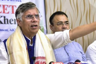“he-escaped,”-says-sarma-as-assam-police-arrive-at-pawan-khera’s-residence-in-delhi