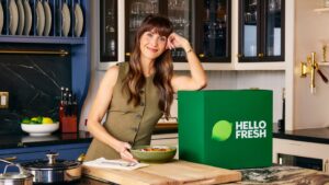 alison-brie-launches-virtual-supper-club-and-hellofresh-meal-kit-to-encourage-people-to-‘gather-around-the-dinner-table’-again