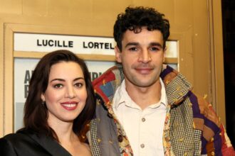 aubrey-plaza-is-expecting-her-first-child-with-girls-star-christopher-abbott