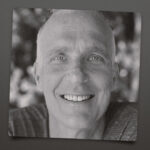 arne-olsen,-screenwriter-of-cop-and-1/2-and-mighty-morphin-power-rangers,-dies-at-64