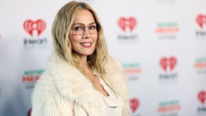 jennie-garth-gets-real-about-rock-bottom,-sobriety-and-being-paralyzed-by-luke-perry’s-death