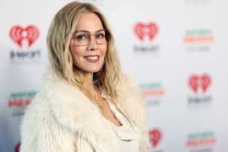 jennie-garth-gets-real-about-rock-bottom,-sobriety-and-being-paralyzed-by-luke-perry’s-death