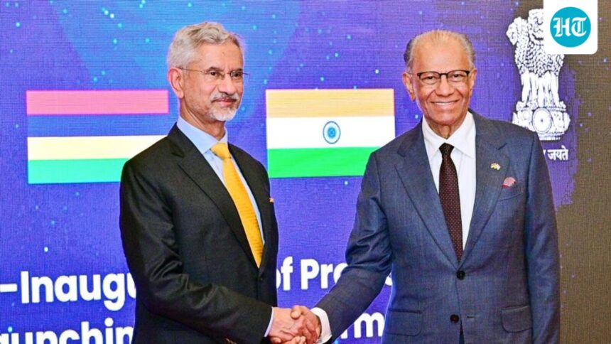 india-and-mauritius-sign-agreements-to-implement-an-aid-package-worth-$680-million