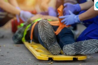 3-people-were-killed-after-a-truck-overturned-at-a-shelter-near-an-under-construction-bridge-in-up